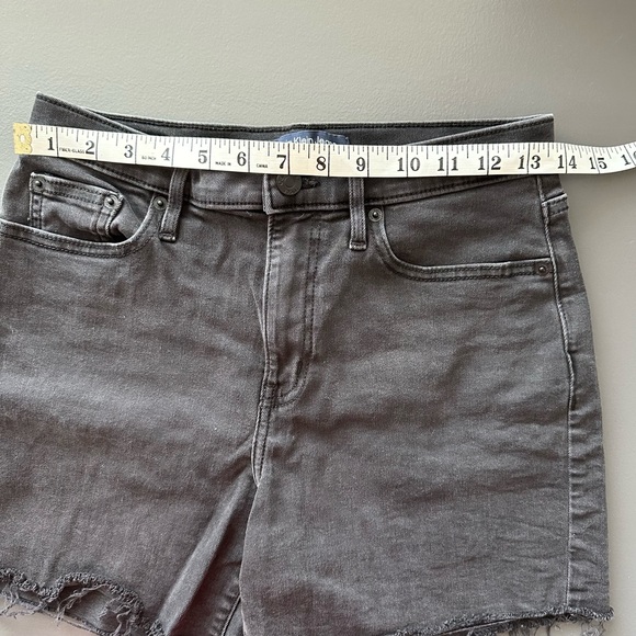 Calvin Klein Mom Shorts-High Rise-Black.Size 27 - Picture 2 of 9